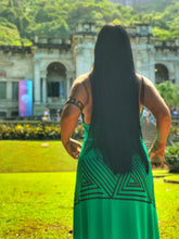 Carregar imagem no visualizador da galeria, Vestido verde esmeralda com Grafismos Tikuna
